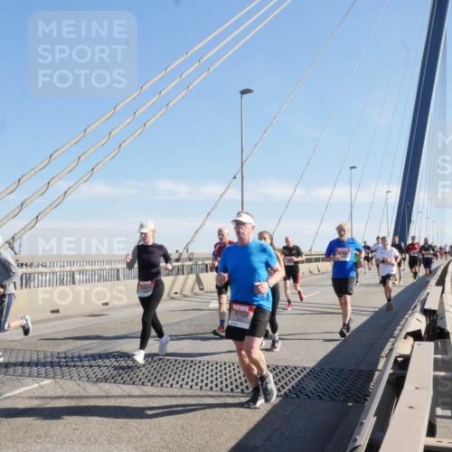 03.10.2025 - Köhlbrandbrückenlauf Matties Gatica Varas http://msf.ph/oto/9021800 03.10.2025 12:27:24 Position 1  meine-sportfotos.de