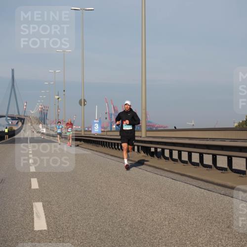 03.10.2025 - Köhlbrandbrückenlauf Fabian Wolf http://msf.ph/oto/9021802 03.10.2025 09:36:30 Position 3 3 meine-sportfotos.de