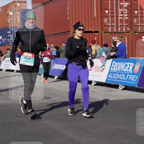 03.10.2025 - Köhlbrandbrückenlauf Michael Burmester http://msf.ph/oto/9021803 03.10.2025 10:23:17 Ziel 1482, 1597, 1629, 1827, 1875, 2139, 2683, 2684, 2783, 2784, 2810, 3170 meine-sportfotos.de
