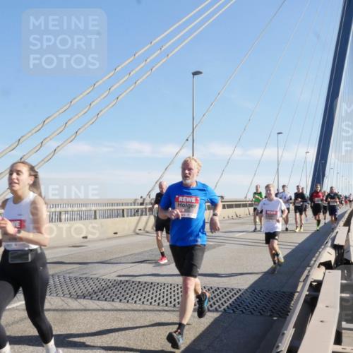 03.10.2025 - Köhlbrandbrückenlauf Matties Gatica Varas http://msf.ph/oto/9021806 03.10.2025 12:27:25 Position 1  meine-sportfotos.de