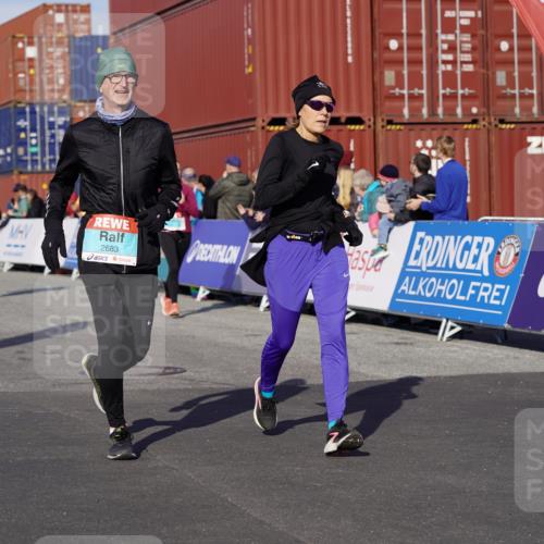 03.10.2025 - Köhlbrandbrückenlauf Michael Burmester http://msf.ph/oto/9021807 03.10.2025 10:23:17 Ziel 1482, 1597, 1629, 1827, 1875, 2139, 2683, 2684, 2783, 2784, 2810, 3170 meine-sportfotos.de