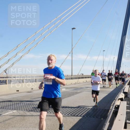 03.10.2025 - Köhlbrandbrückenlauf Matties Gatica Varas http://msf.ph/oto/9021809 03.10.2025 12:27:26 Position 1  meine-sportfotos.de
