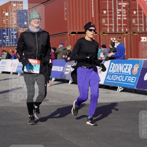 03.10.2025 - Köhlbrandbrückenlauf Michael Burmester http://msf.ph/oto/9021810 03.10.2025 10:23:17 Ziel 1482, 1597, 1629, 1827, 1875, 2139, 2683, 2684, 2783, 2784, 2810, 3170 meine-sportfotos.de