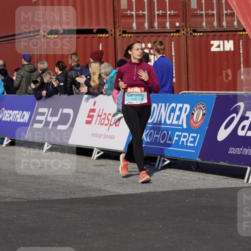 03.10.2025 - Köhlbrandbrückenlauf Michael Burmester http://msf.ph/oto/9021820 03.10.2025 10:23:19 Ziel 1128, 1482, 1597, 1875, 1937, 1978, 2229, 2315, 2637, 2683, 2684, 2783, 2784, 2810, 3170 meine-sportfotos.de