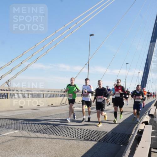 03.10.2025 - Köhlbrandbrückenlauf Matties Gatica Varas http://msf.ph/oto/9021823 03.10.2025 12:27:29 Position 1  meine-sportfotos.de