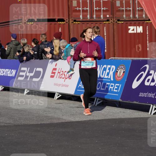 03.10.2025 - Köhlbrandbrückenlauf Michael Burmester http://msf.ph/oto/9021824 03.10.2025 10:23:19 Ziel 1128, 1482, 1597, 1875, 1937, 1978, 2229, 2315, 2637, 2683, 2684, 2783, 2784, 2810, 3170 meine-sportfotos.de