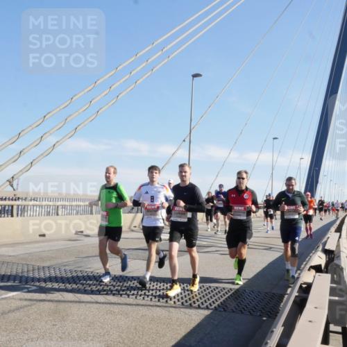 03.10.2025 - Köhlbrandbrückenlauf Matties Gatica Varas http://msf.ph/oto/9021826 03.10.2025 12:27:29 Position 1  meine-sportfotos.de