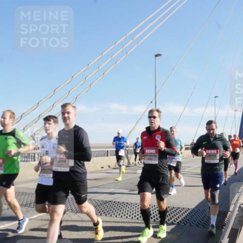 03.10.2025 - Köhlbrandbrückenlauf Matties Gatica Varas http://msf.ph/oto/9021828 03.10.2025 12:27:30 Position 1 4, 132, 6696, 4147 meine-sportfotos.de