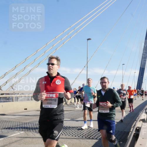 03.10.2025 - Köhlbrandbrückenlauf Matties Gatica Varas http://msf.ph/oto/9021830 03.10.2025 12:27:30 Position 1 6696, 4147 meine-sportfotos.de