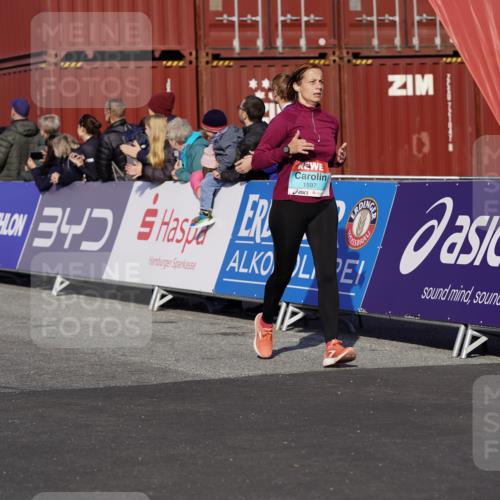 03.10.2025 - Köhlbrandbrückenlauf Michael Burmester http://msf.ph/oto/9021831 03.10.2025 10:23:20 Ziel 1128, 1482, 1597, 1875, 1937, 1978, 2008, 2229, 2303, 2315, 2637, 2683, 2684, 2783, 2784, 3170 meine-sportfotos.de