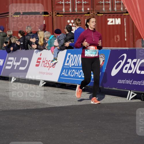 03.10.2025 - Köhlbrandbrückenlauf Michael Burmester http://msf.ph/oto/9021835 03.10.2025 10:23:20 Ziel 1128, 1482, 1597, 1875, 1937, 1978, 2008, 2229, 2303, 2315, 2637, 2683, 2684, 2783, 2784, 3170 meine-sportfotos.de