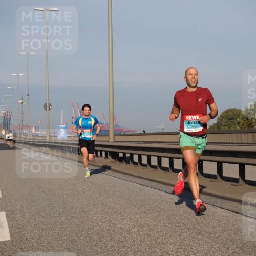 03.10.2025 - Köhlbrandbrückenlauf Fabian Wolf http://msf.ph/oto/9021884 03.10.2025 09:36:39 Position 3 3, 2968 meine-sportfotos.de