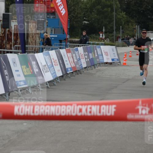 03.10.2025 - Köhlbrandbrückenlauf Julia Fischer http://msf.ph/oto/9021889 03.10.2025 15:43:38 Ziel  meine-sportfotos.de