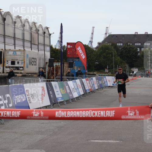 03.10.2025 - Köhlbrandbrückenlauf Julia Fischer http://msf.ph/oto/9021897 03.10.2025 15:43:40 Ziel 9144 meine-sportfotos.de