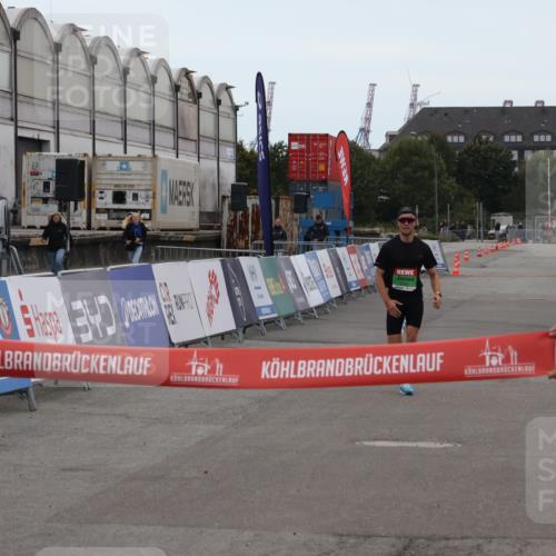 03.10.2025 - Köhlbrandbrückenlauf Julia Fischer http://msf.ph/oto/9021902 03.10.2025 15:43:43 Ziel 9144 meine-sportfotos.de