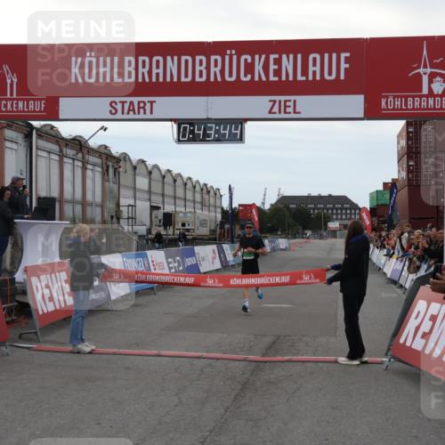 03.10.2025 - Köhlbrandbrückenlauf Julia Fischer http://msf.ph/oto/9021907 03.10.2025 15:43:44 Ziel 9144 meine-sportfotos.de
