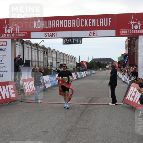 03.10.2025 - Köhlbrandbrückenlauf Julia Fischer http://msf.ph/oto/9021915 03.10.2025 15:43:47 Ziel 9144 meine-sportfotos.de