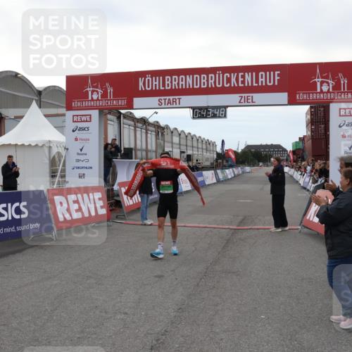 03.10.2025 - Köhlbrandbrückenlauf Julia Fischer http://msf.ph/oto/9021920 03.10.2025 15:43:49 Ziel 9144 meine-sportfotos.de