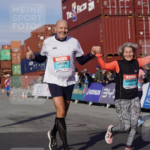 03.10.2025 - Köhlbrandbrückenlauf Michael Burmester http://msf.ph/oto/9021921 03.10.2025 10:23:29 Ziel 1128, 1937, 1978, 2008, 2152, 2229, 2303, 2315, 2637, 3170, 3422, 3423 meine-sportfotos.de