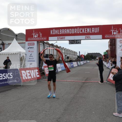03.10.2025 - Köhlbrandbrückenlauf Julia Fischer http://msf.ph/oto/9021925 03.10.2025 15:43:50 Ziel 9144 meine-sportfotos.de