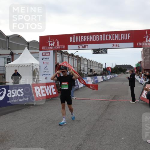 03.10.2025 - Köhlbrandbrückenlauf Julia Fischer http://msf.ph/oto/9021927 03.10.2025 15:43:50 Ziel 9144 meine-sportfotos.de
