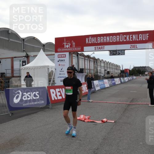 03.10.2025 - Köhlbrandbrückenlauf Julia Fischer http://msf.ph/oto/9021931 03.10.2025 15:43:51 Ziel 9144 meine-sportfotos.de