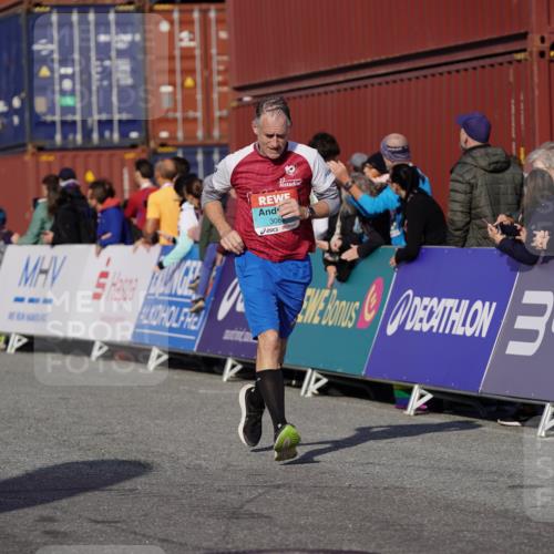 03.10.2025 - Köhlbrandbrückenlauf Michael Burmester http://msf.ph/oto/9021932 03.10.2025 10:23:37 Ziel 1001, 1160, 1545, 2310, 2782, 3088 meine-sportfotos.de