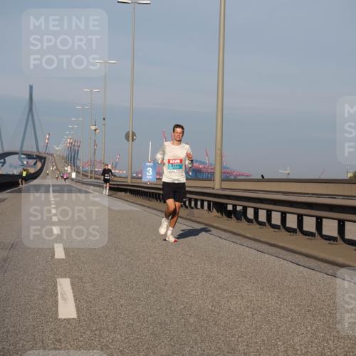 03.10.2025 - Köhlbrandbrückenlauf Fabian Wolf http://msf.ph/oto/9021933 03.10.2025 09:36:56 Position 3 3 meine-sportfotos.de