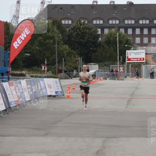 03.10.2025 - Köhlbrandbrückenlauf Julia Fischer http://msf.ph/oto/9021946 03.10.2025 15:44:47 Ziel  meine-sportfotos.de
