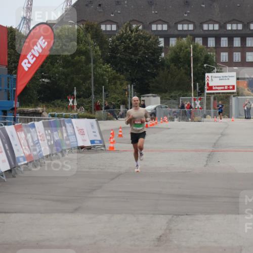 03.10.2025 - Köhlbrandbrückenlauf Julia Fischer http://msf.ph/oto/9021949 03.10.2025 15:44:47 Ziel  meine-sportfotos.de