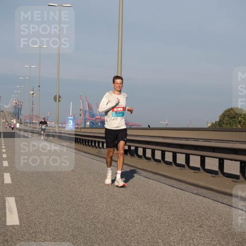 03.10.2025 - Köhlbrandbrückenlauf Fabian Wolf http://msf.ph/oto/9021950 03.10.2025 09:36:57 Position 3 3209 meine-sportfotos.de