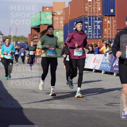 03.10.2025 - Köhlbrandbrückenlauf Michael Burmester http://msf.ph/oto/9021962 03.10.2025 10:23:42 Ziel 1001, 1160, 1545, 1571, 1825, 2310, 2782, 3088 meine-sportfotos.de