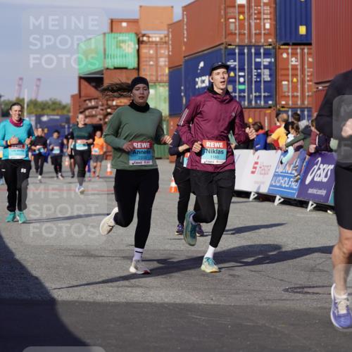 03.10.2025 - Köhlbrandbrückenlauf Michael Burmester http://msf.ph/oto/9021967 03.10.2025 10:23:42 Ziel 1001, 1160, 1545, 1571, 1825, 2310, 2782, 3088 meine-sportfotos.de