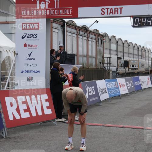 03.10.2025 - Köhlbrandbrückenlauf Julia Fischer http://msf.ph/oto/9021994 03.10.2025 15:44:59 Ziel 7004 meine-sportfotos.de