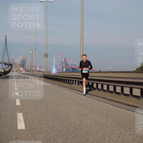 03.10.2025 - Köhlbrandbrückenlauf Fabian Wolf http://msf.ph/oto/9022006 03.10.2025 09:37:06 Position 3 3 meine-sportfotos.de