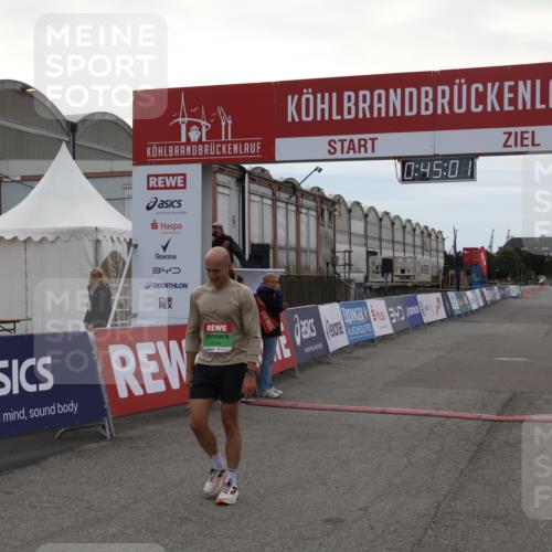 03.10.2025 - Köhlbrandbrückenlauf Julia Fischer http://msf.ph/oto/9022012 03.10.2025 15:45:02 Ziel 7004 meine-sportfotos.de