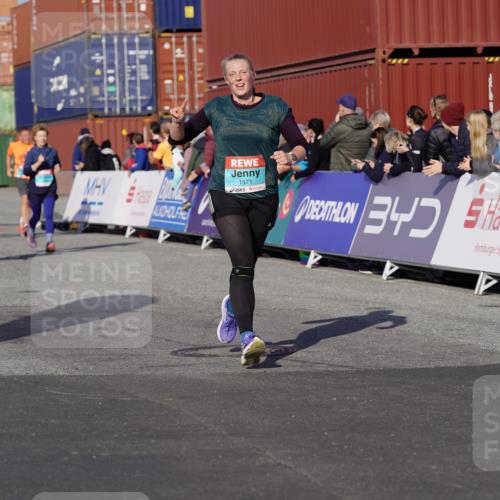 03.10.2025 - Köhlbrandbrückenlauf Michael Burmester http://msf.ph/oto/9022013 03.10.2025 10:23:49 Ziel 1147, 1545, 1571, 1825, 1853, 1855, 1994, 2078, 2140, 3675, 3677, 3803 meine-sportfotos.de