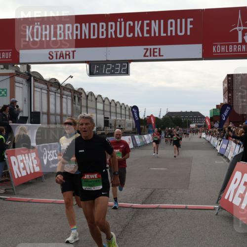 03.10.2025 - Köhlbrandbrückenlauf Julia Fischer http://msf.ph/oto/9022022 03.10.2025 16:12:33 Ziel 7203, 7502, 7654, 7688, 8901, 9060, 9061, 9359, 9454, 9677, 9706 meine-sportfotos.de