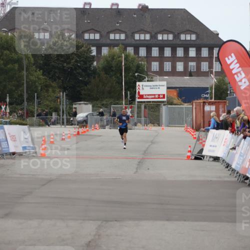 03.10.2025 - Köhlbrandbrückenlauf Julia Fischer http://msf.ph/oto/9022023 03.10.2025 15:45:11 Ziel  meine-sportfotos.de