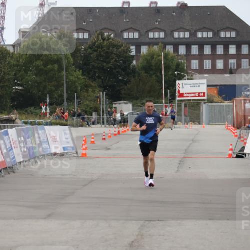 03.10.2025 - Köhlbrandbrückenlauf Julia Fischer http://msf.ph/oto/9022029 03.10.2025 15:45:24 Ziel  meine-sportfotos.de