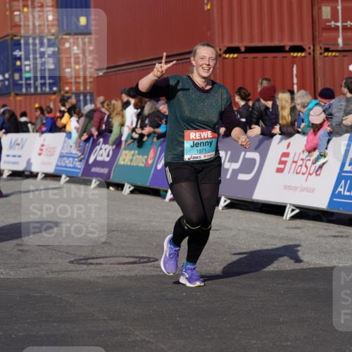 03.10.2025 - Köhlbrandbrückenlauf Michael Burmester http://msf.ph/oto/9022031 03.10.2025 10:23:49 Ziel 1147, 1545, 1571, 1825, 1853, 1855, 1994, 2078, 2140, 3675, 3677, 3803 meine-sportfotos.de