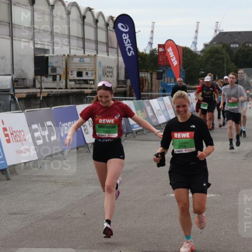 03.10.2025 - Köhlbrandbrückenlauf Julia Fischer http://msf.ph/oto/9022032 03.10.2025 16:12:35 Ziel 7203, 7502, 7654, 7688, 8901, 9060, 9061, 9359, 9454, 9677, 9706 meine-sportfotos.de