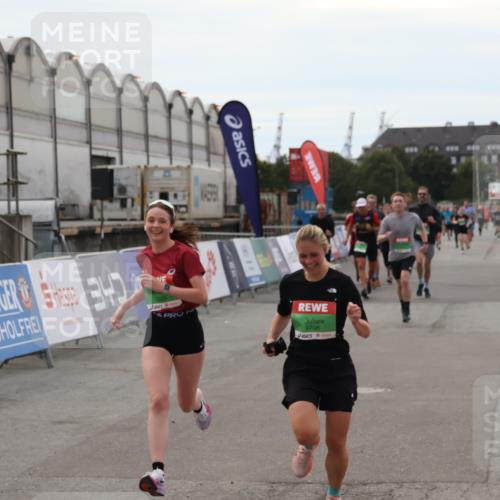 03.10.2025 - Köhlbrandbrückenlauf Julia Fischer http://msf.ph/oto/9022033 03.10.2025 16:12:35 Ziel 7203, 7502, 7654, 7688, 8901, 9060, 9061, 9359, 9454, 9677, 9706 meine-sportfotos.de