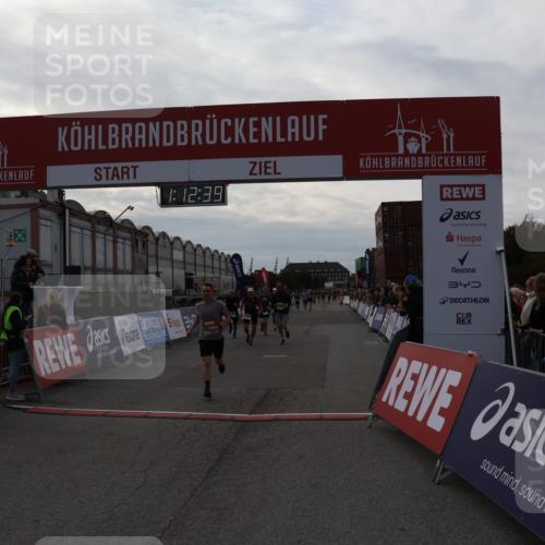 03.10.2025 - Köhlbrandbrückenlauf Julia Fischer http://msf.ph/oto/9022052 03.10.2025 16:12:39 Ziel 7203, 7502, 7654, 8901, 8957, 8960, 8979, 8982, 9300, 9420, 9454, 9677, 9706 meine-sportfotos.de
