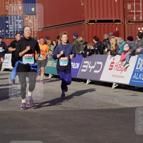 03.10.2025 - Köhlbrandbrückenlauf Michael Burmester http://msf.ph/oto/9022064 03.10.2025 10:23:52 Ziel 1147, 1571, 1853, 1855, 1994, 2078, 2103, 2140, 2351, 2371, 2971, 3675, 3677, 3803, 3810 meine-sportfotos.de