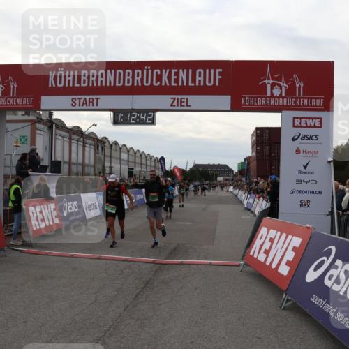 03.10.2025 - Köhlbrandbrückenlauf Julia Fischer http://msf.ph/oto/9022068 03.10.2025 16:12:42 Ziel 7203, 7502, 8957, 8960, 8979, 8982, 9296, 9300, 9307, 9420, 9706 meine-sportfotos.de