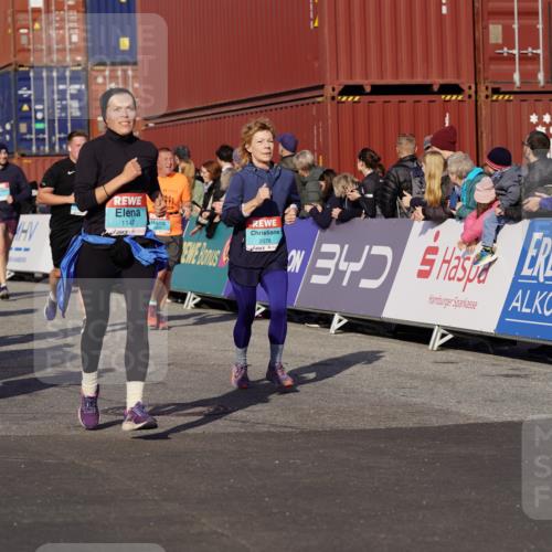 03.10.2025 - Köhlbrandbrückenlauf Michael Burmester http://msf.ph/oto/9022070 03.10.2025 10:23:53 Ziel 1147, 1571, 1853, 1855, 1994, 2078, 2103, 2140, 2351, 2371, 2971, 3675, 3677, 3803, 3810 meine-sportfotos.de