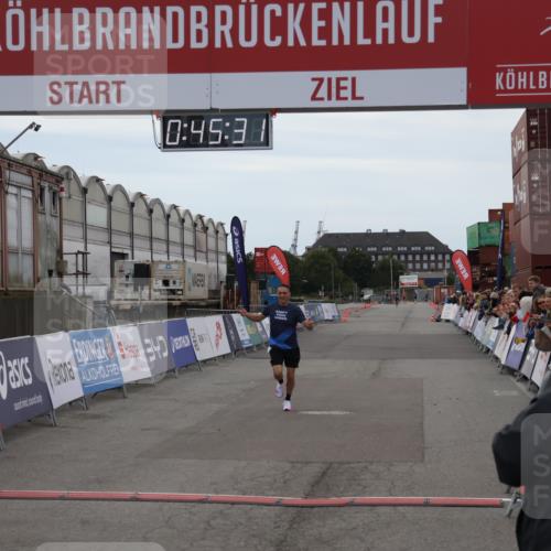 03.10.2025 - Köhlbrandbrückenlauf Julia Fischer http://msf.ph/oto/9022079 03.10.2025 15:45:31 Ziel 9148 meine-sportfotos.de