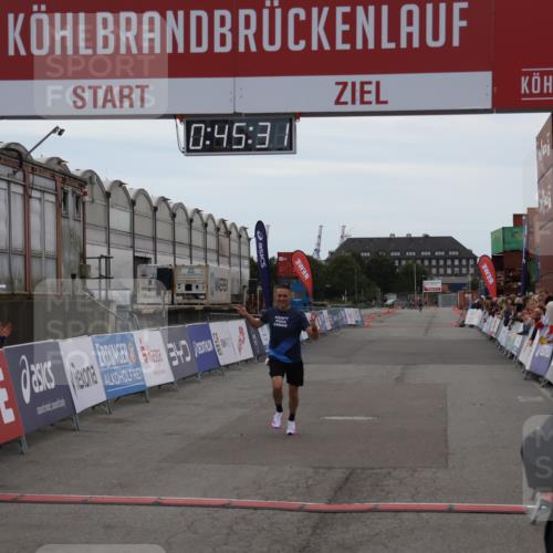 03.10.2025 - Köhlbrandbrückenlauf Julia Fischer http://msf.ph/oto/9022085 03.10.2025 15:45:32 Ziel 9148 meine-sportfotos.de