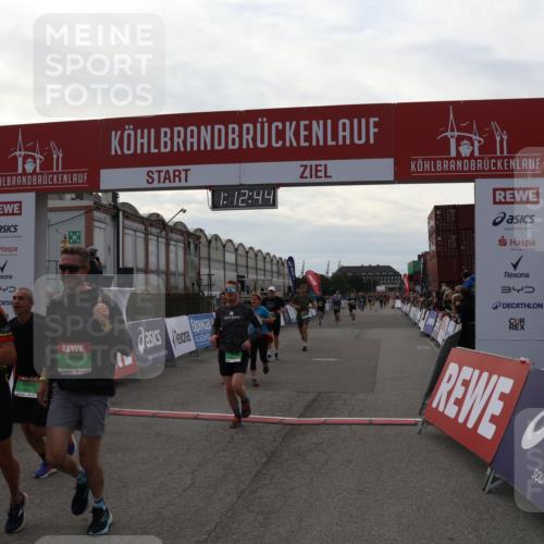 03.10.2025 - Köhlbrandbrückenlauf Julia Fischer http://msf.ph/oto/9022086 03.10.2025 16:12:44 Ziel 7203, 7457, 7482, 7502, 8957, 8960, 8979, 8982, 9296, 9300, 9307, 9420, 9706 meine-sportfotos.de
